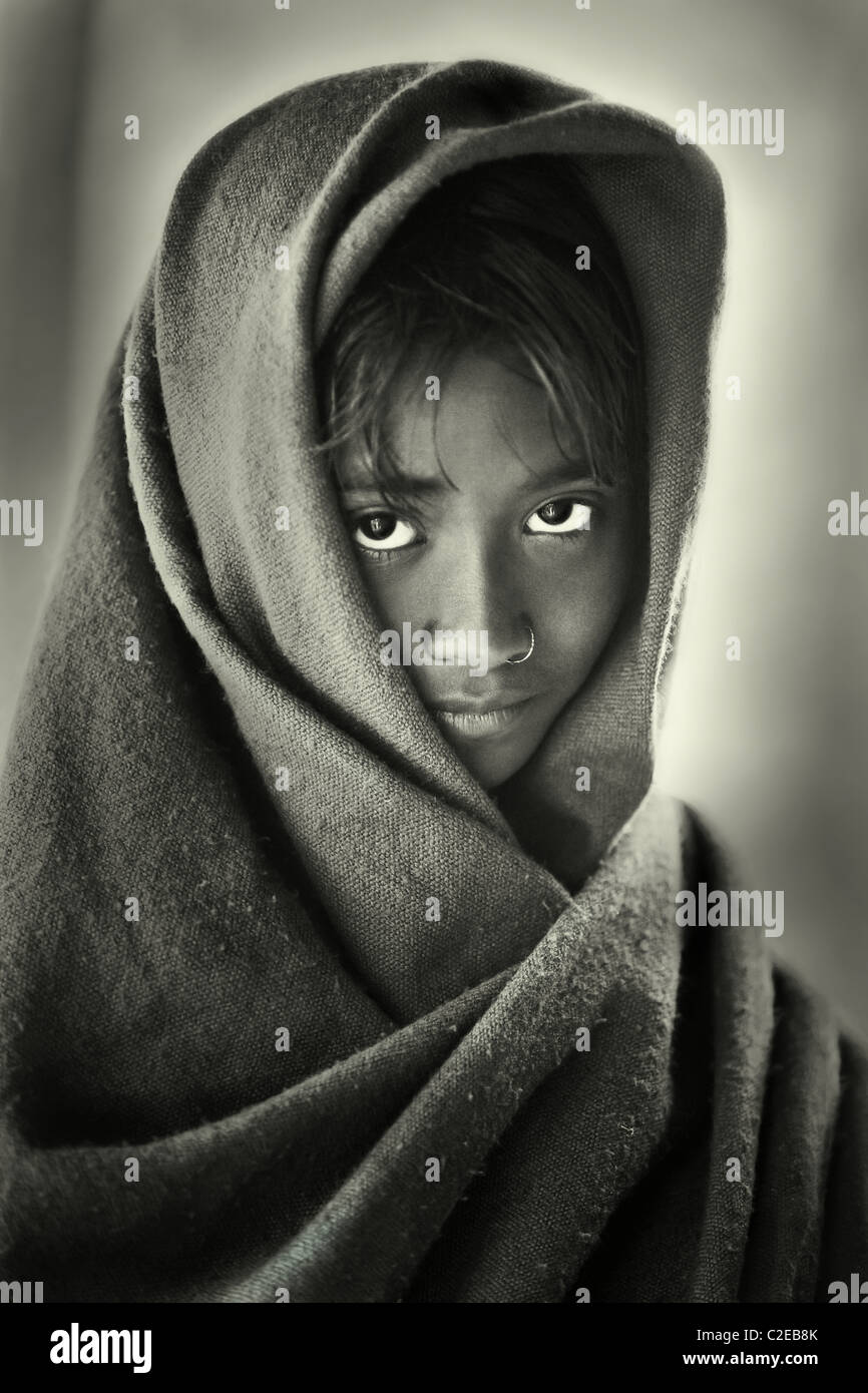 Retrato de una niña de Bangladesh monocromo Foto de stock