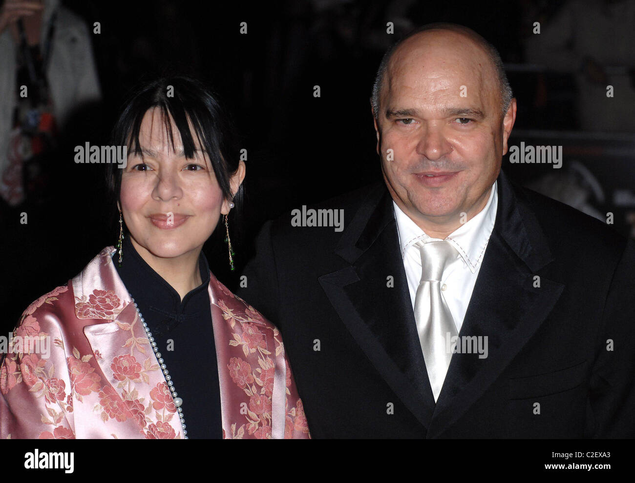 Carolyn Choa y Anthony Minghella La 51ª edición del Times BFI London Film Festival: "Eastern Promises" - gala de apertura, en Londres, Inglaterra. Foto de stock