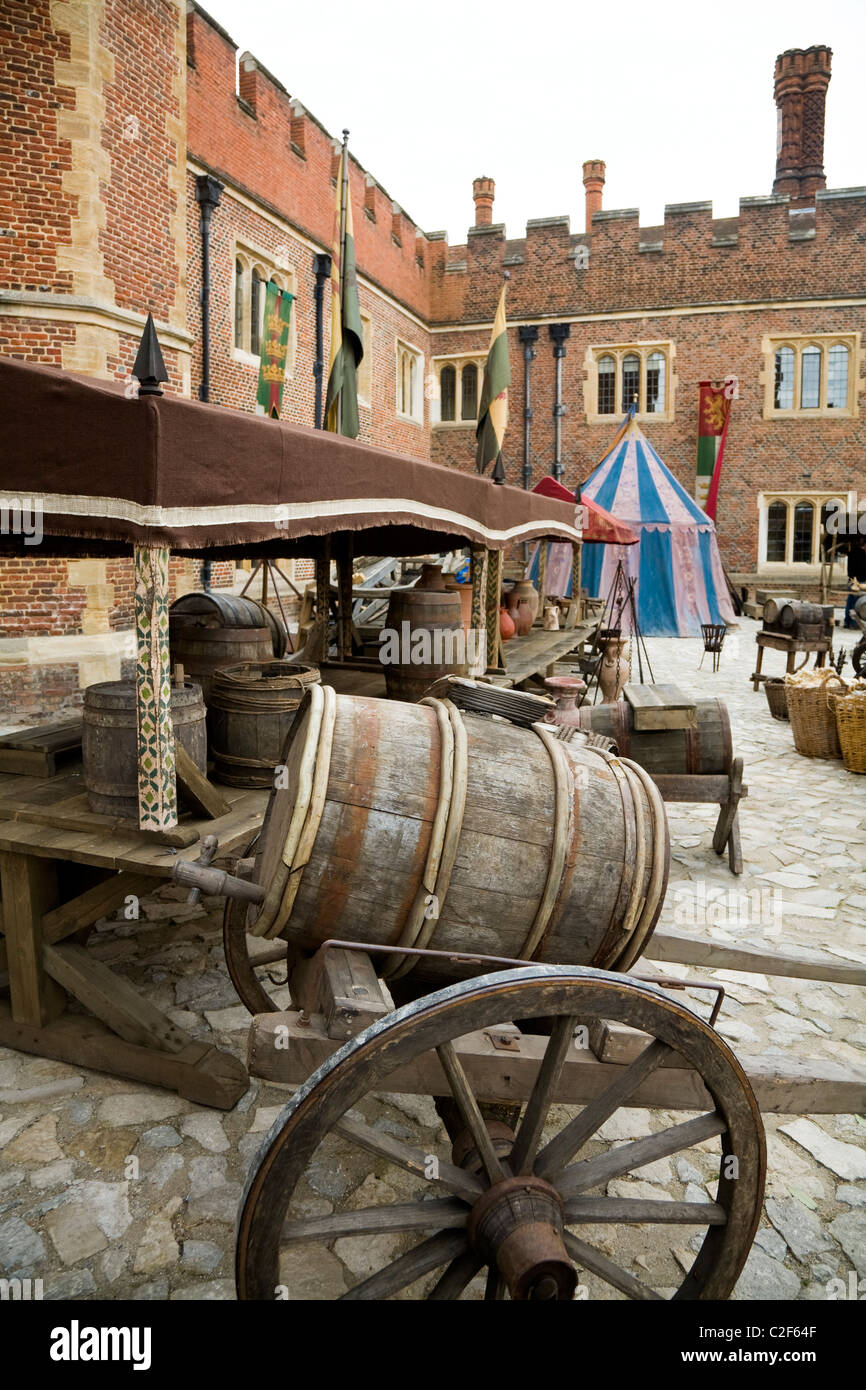 Recreación de un moderno MEDIEVAL medieval / / mercado histórico medieval que fue una escena de película ambientada en Hampton Court Palace. UK Foto de stock