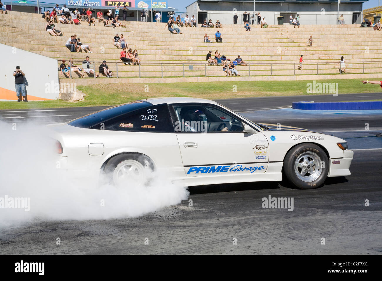 Nissan 180SX S13 coche deportivo japonés realizar un Burnout en un evento de "drag racing australiano Foto de stock