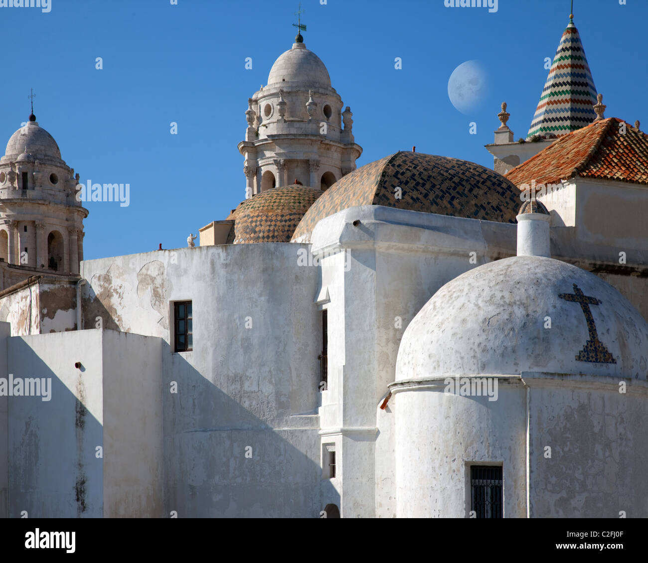 ES - Andalucía: Cádiz ciudad detalle mostrando catedral Foto de stock