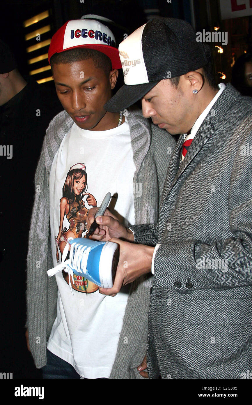 batalla Cerveza aborto Pharrell Williams y Nigo multimillonario Boys Club / Helado ropa tienda  insignia apertura en West Broadway, New York City Fotografía de stock -  Alamy