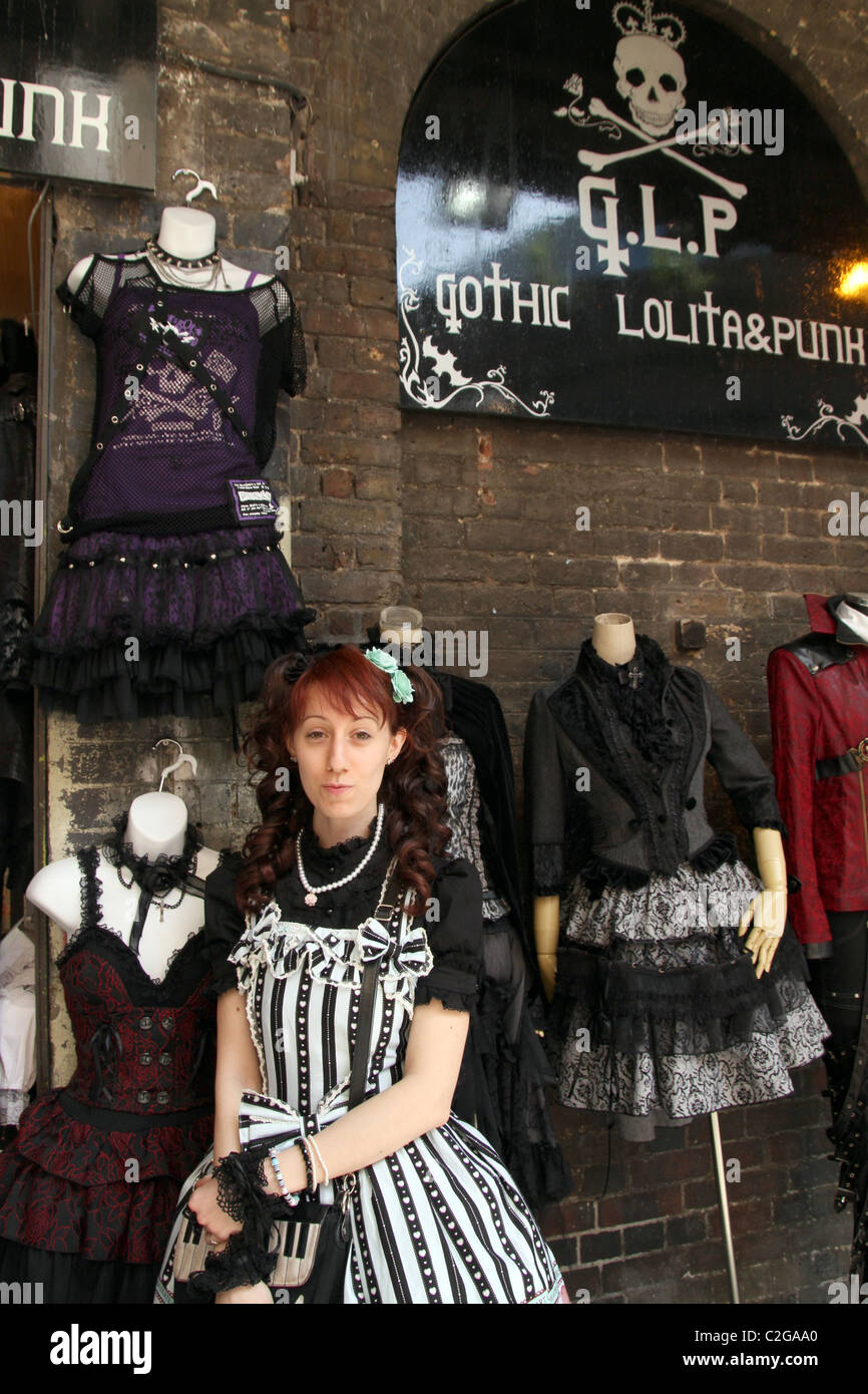 En el Reino Unido. Japonés Gothic Lolita Fashion Shop en Londres Fotografía  de stock - Alamy