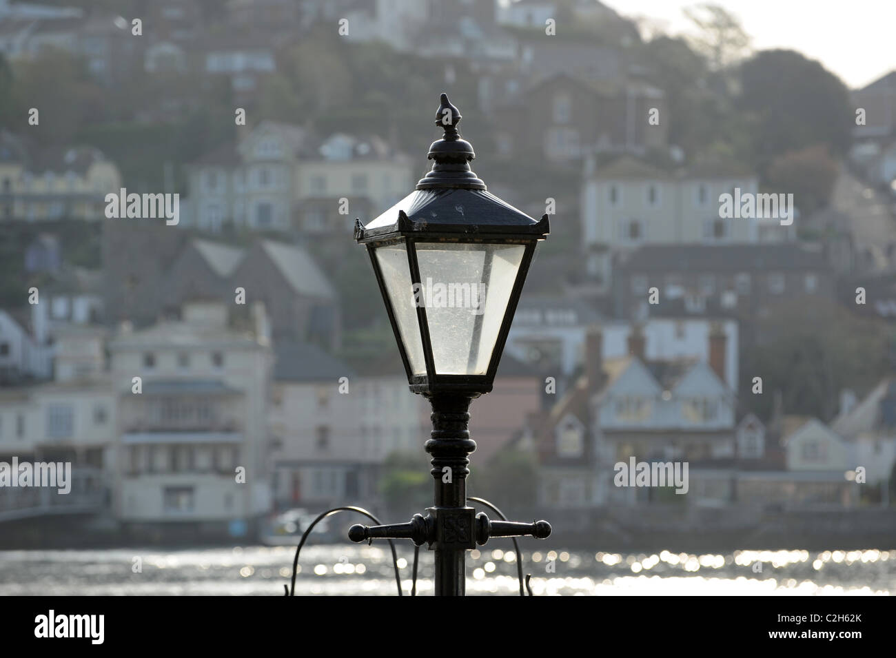 El viejo estilo de lámpara de la calle en Dartmouth Devon Uk Foto de stock