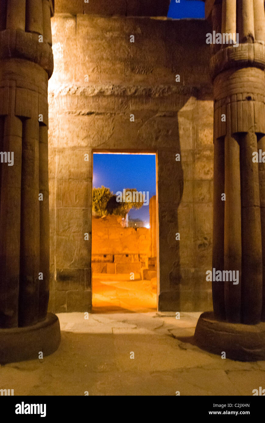 Colonnade en el templo de Luxor, en el Alto Egipto Foto de stock