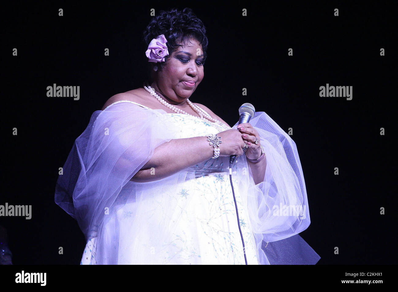 Aretha Franklin interpretando en vivo en un concierto en el Radio City  Music Hall de New York City, Estados Unidos - 21.03.08 PNP Fotografía de  stock - Alamy