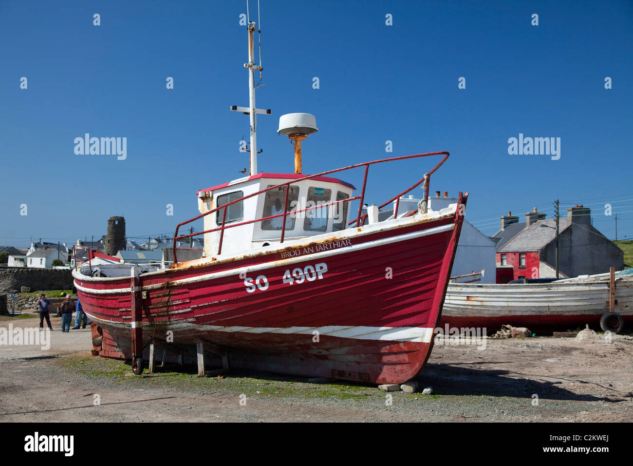 Barco de pesca cerca del puerto de la ciudad occidental, Tory Island, Condado de Donegal, Irlanda. Foto de stock