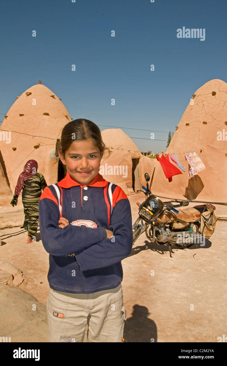 Desierto de Siria Badiyat al Sham, ovejas de granja, cultura, aldeas beduinas beduinas, hombre mujer, Oriente Medio sirio Foto de stock