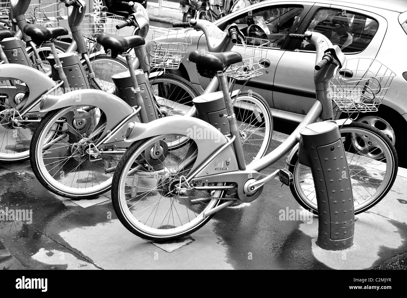 Bicicletas de turismo Imágenes de stock en blanco y negro - Alamy