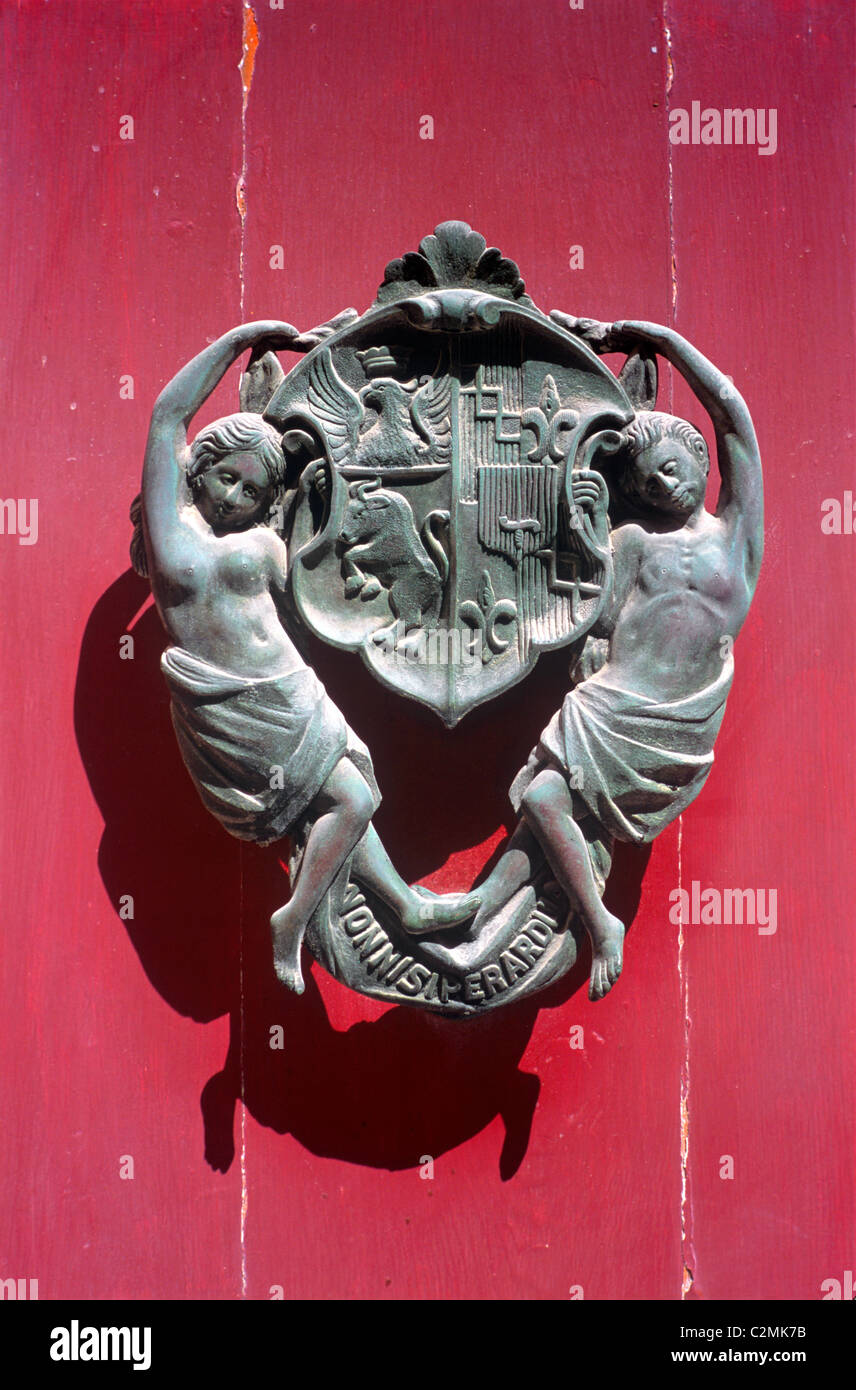 Mdina, de puerta con el escudo de armas de la familia y el