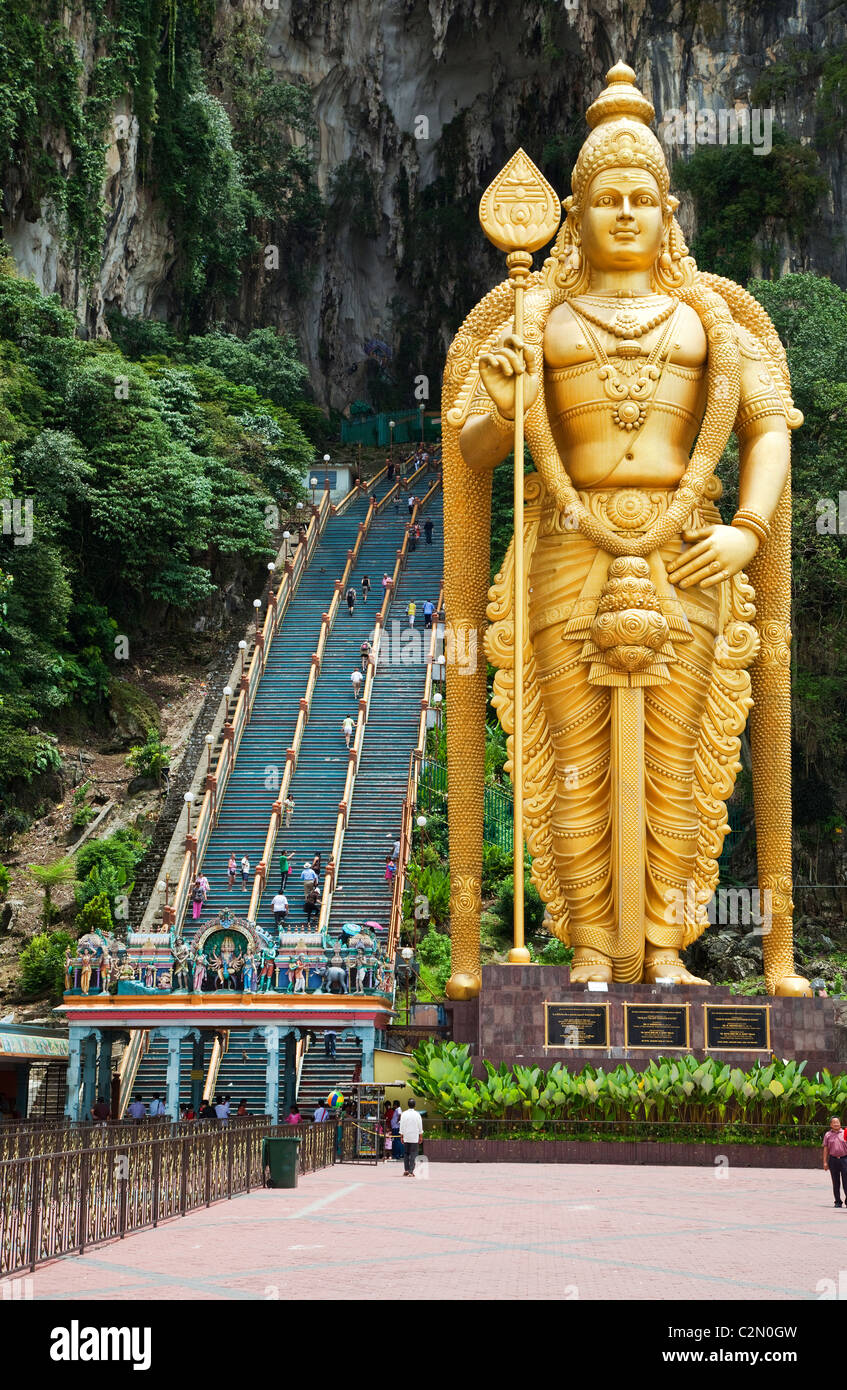 Murugan mas alto del mundo estatua en las Cuevas Batu, Kuala Lumpur