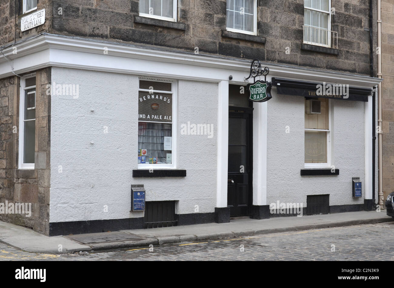 El Oxford Bar en Young Street, el abrevadero de Ian Rankin ficticio del Inspector Rebus. Foto de stock