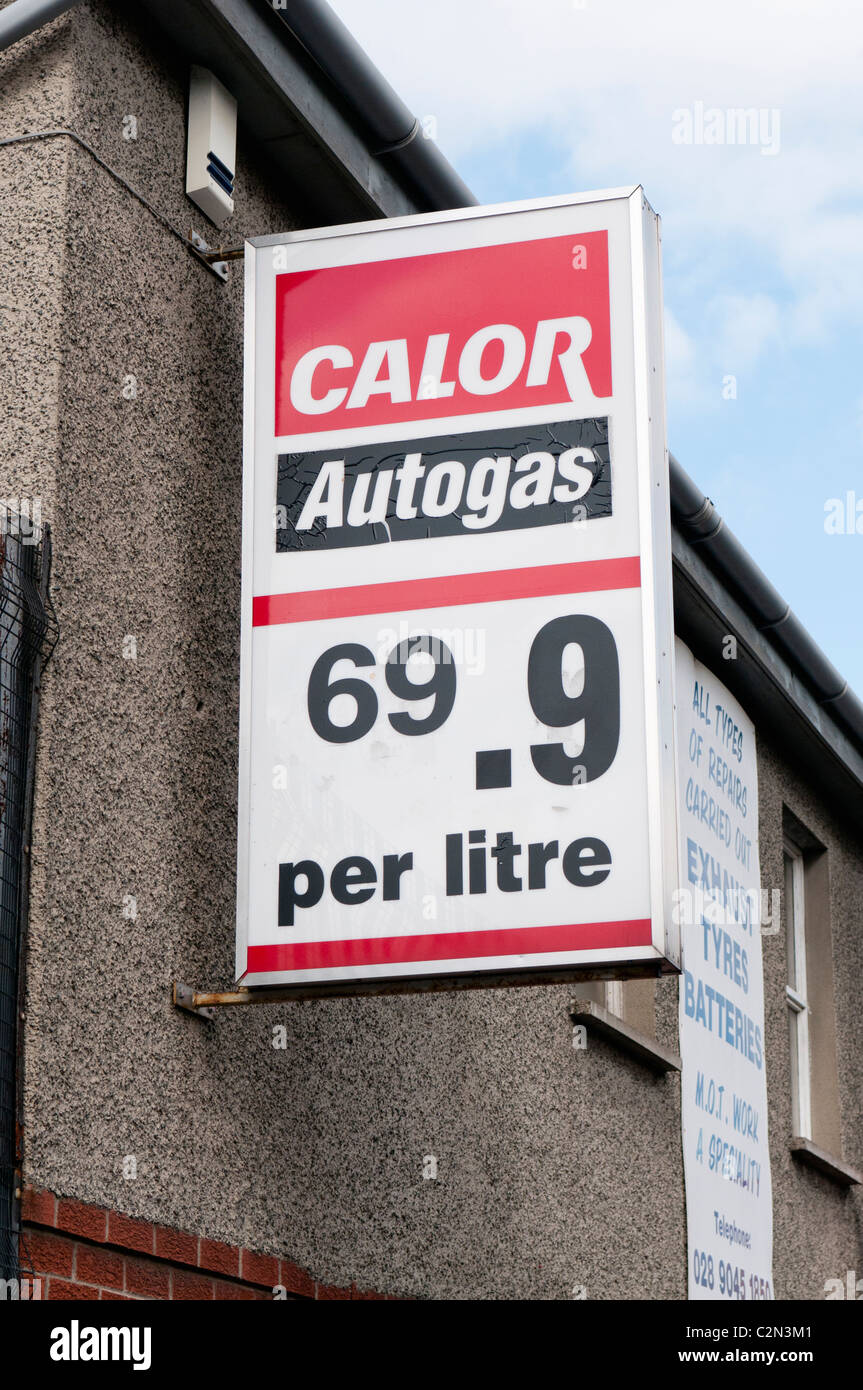 Signo que muestra el precio del Autogas (GLP) Foto de stock