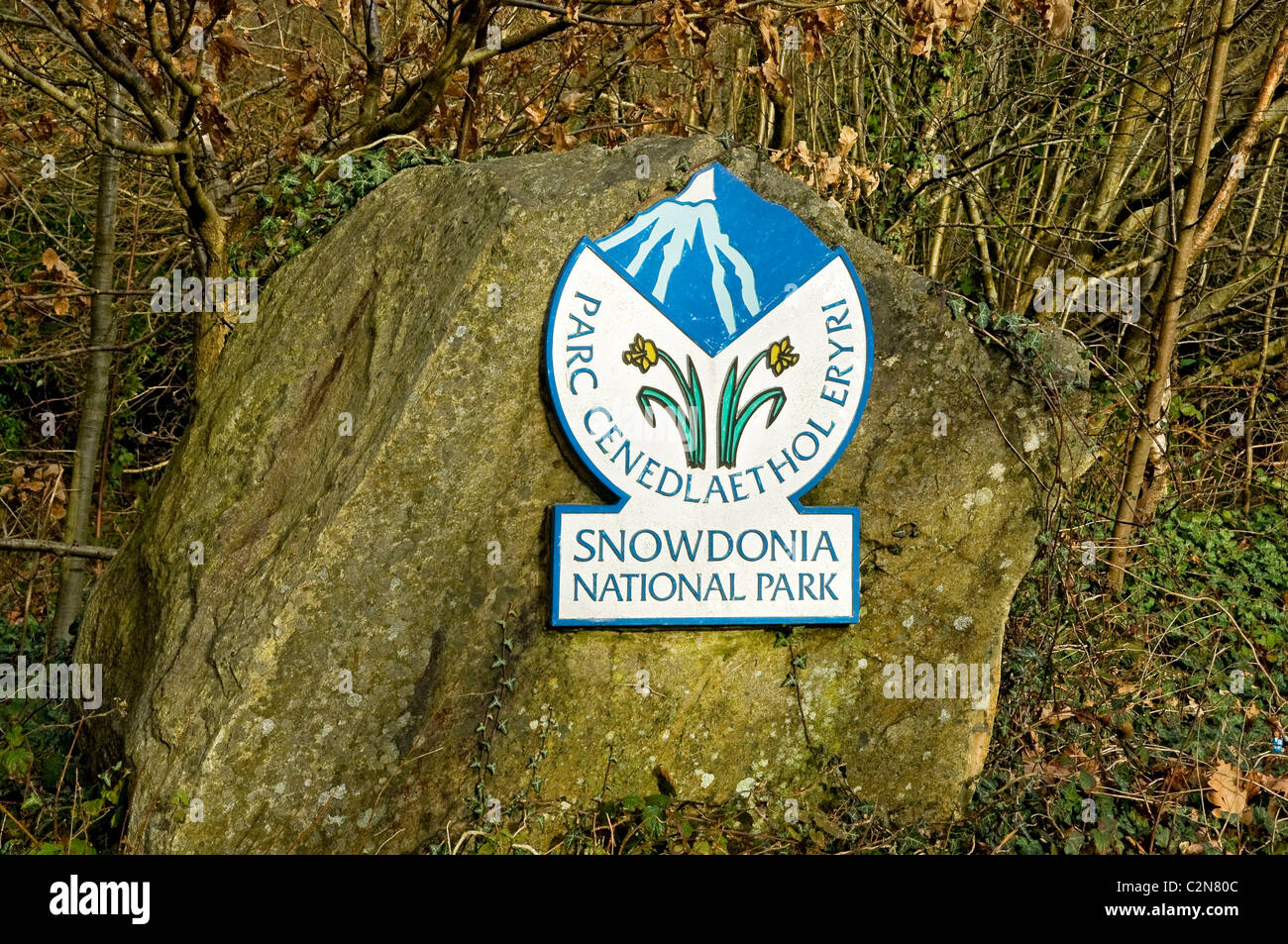 Cerca del Parque Nacional de Snowdonia señales logotipo Norte Gales Reino Unido Reino Unido Gran Bretaña Foto de stock
