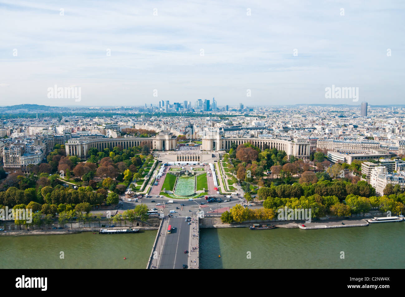 Vistas panorámicas aéreas de París y el río Sena, visto desde la Torre Eiffel en Paris, Francia. Foto de stock