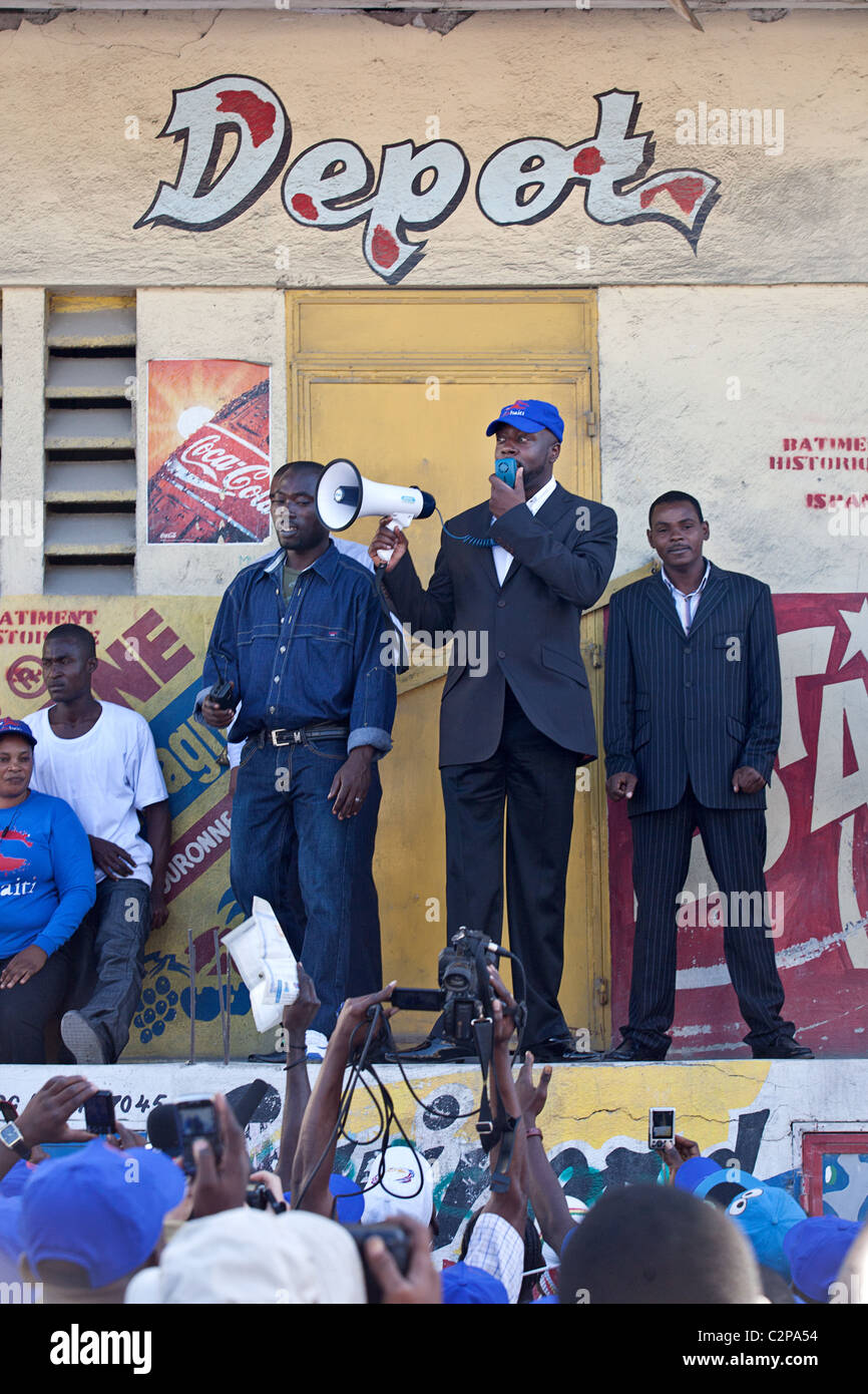 Wyclef Jean de los Fugees durante un discurso en Port-au-Prince, Haití Foto de stock