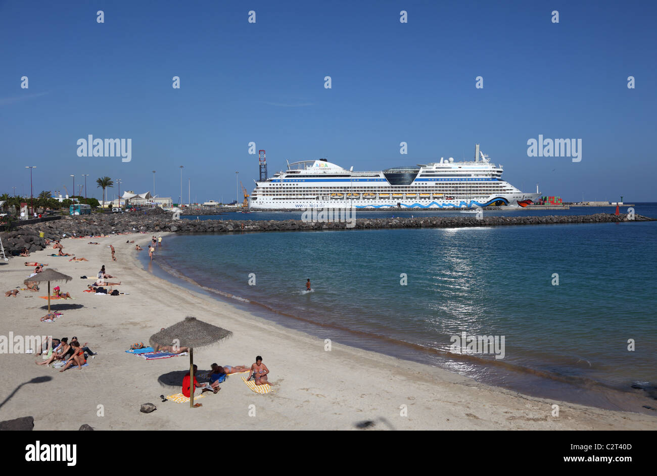 AIDAblu cruceros en el puerto de Puerto del Rosario, Fuerteventura, Islas  Canarias, España Fotografía de stock - Alamy