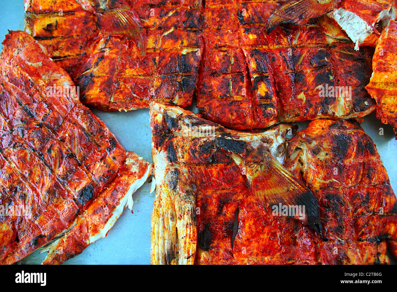 Amberjack pescado asado salsa tikinchick achiote receta Maya México  Fotografía de stock - Alamy