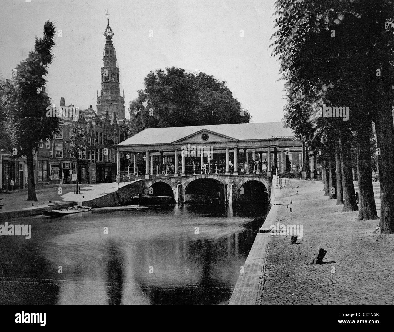 A principios de los Koornbrugsteeg Autotype, en Leiden o Leiden, Holanda Meridional, Países Bajos, foto histórica, 1884 Foto de stock