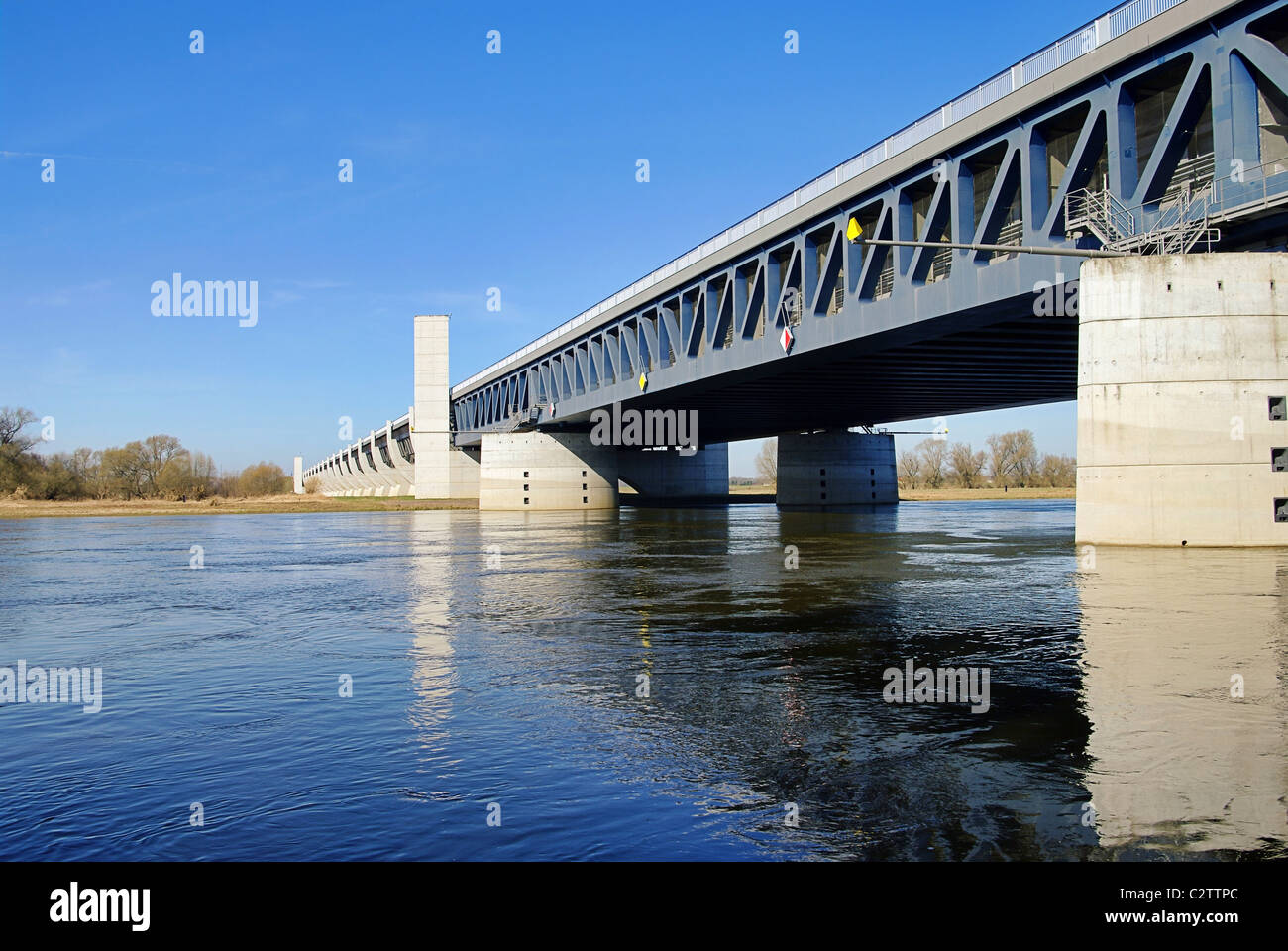 Trogbruecke Magdeburg - Magdeburg puente acuático 09 Foto de stock