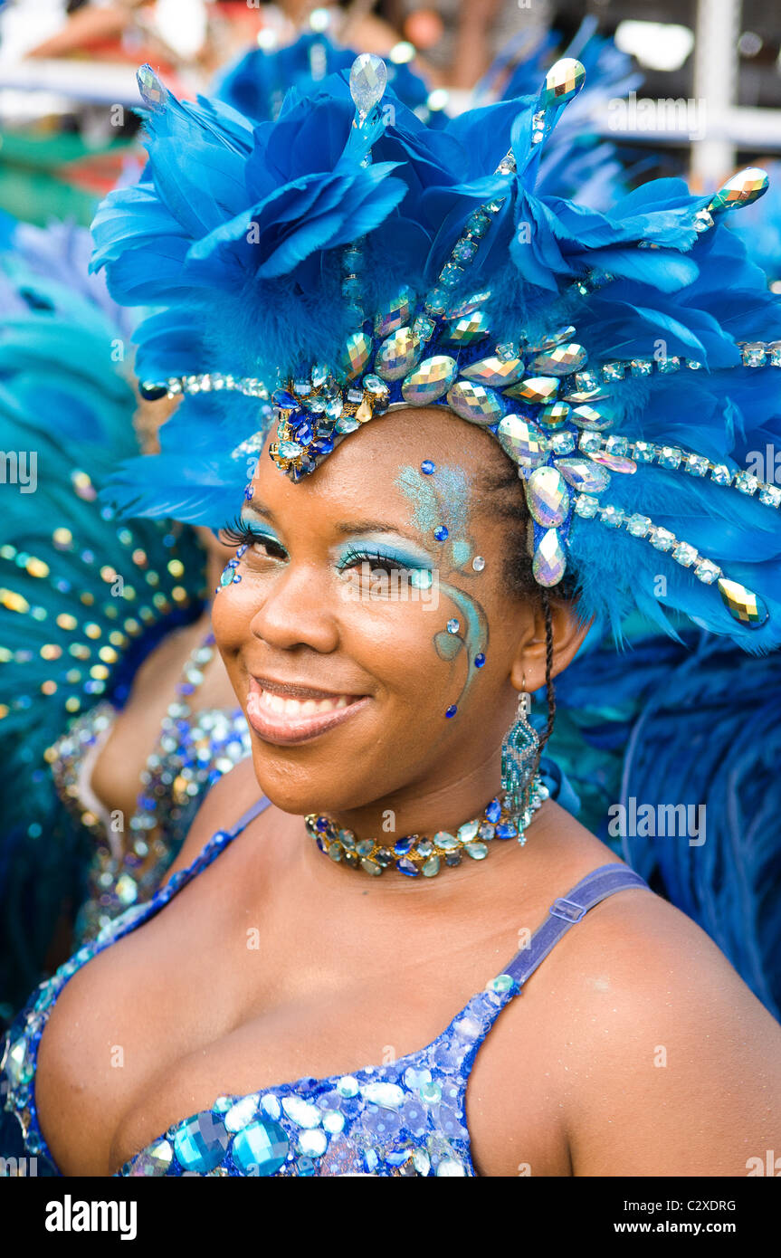 Disfraz de carnaval azul fotografías e imágenes de alta resolución - Alamy