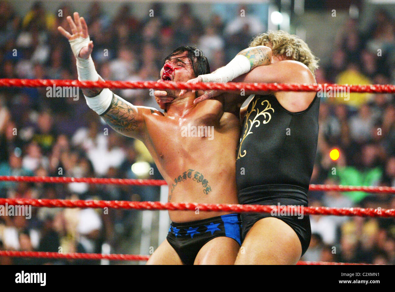 William Regal y CM Punk de WWE RAW en el Verizon Center de Washington DC,  EE.UU - 28.07.08 Fotografía de stock - Alamy