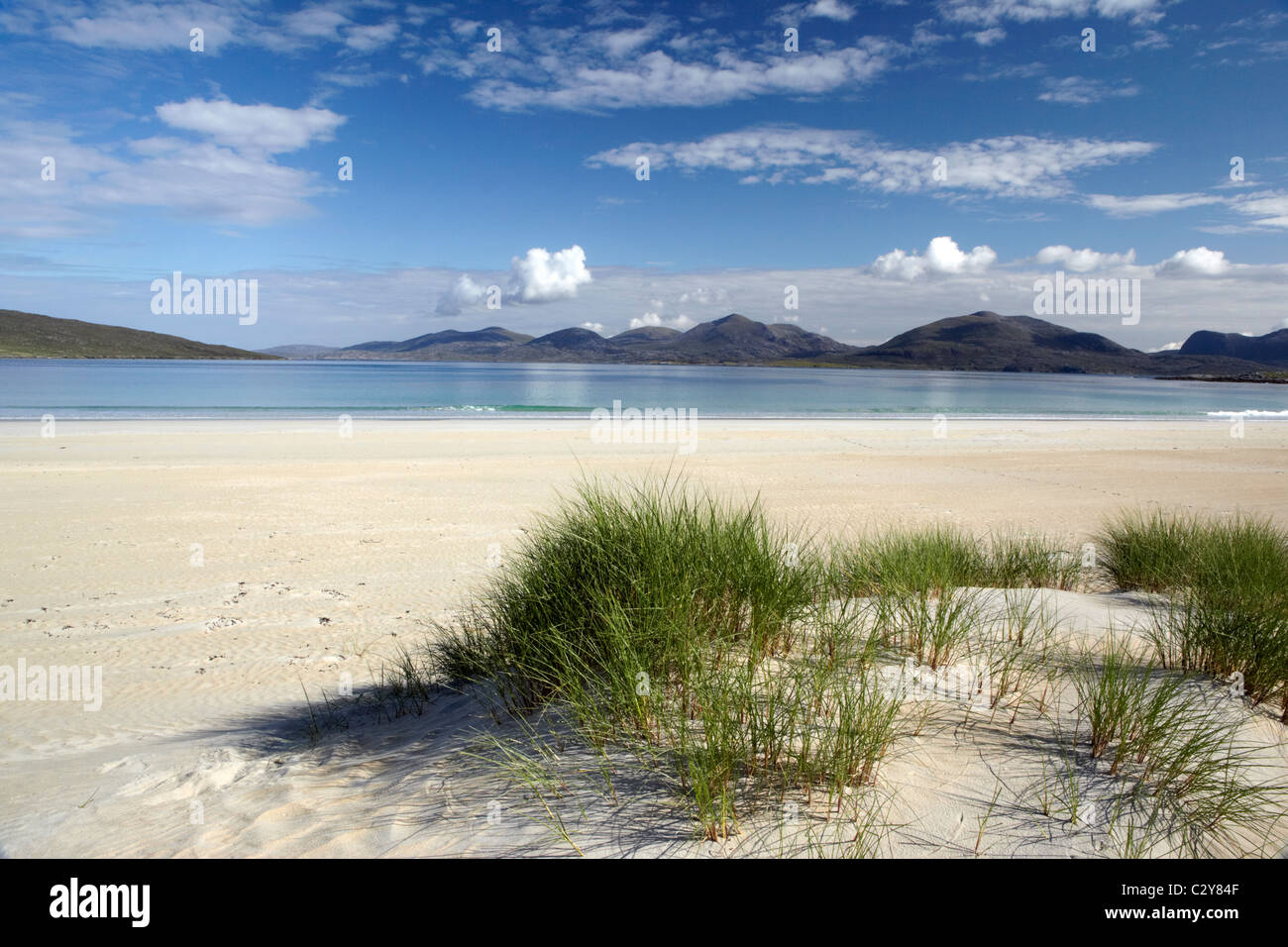 Playa desierta en Luskentire en la isla escocesa de Harris en el exterior Henrides Foto de stock