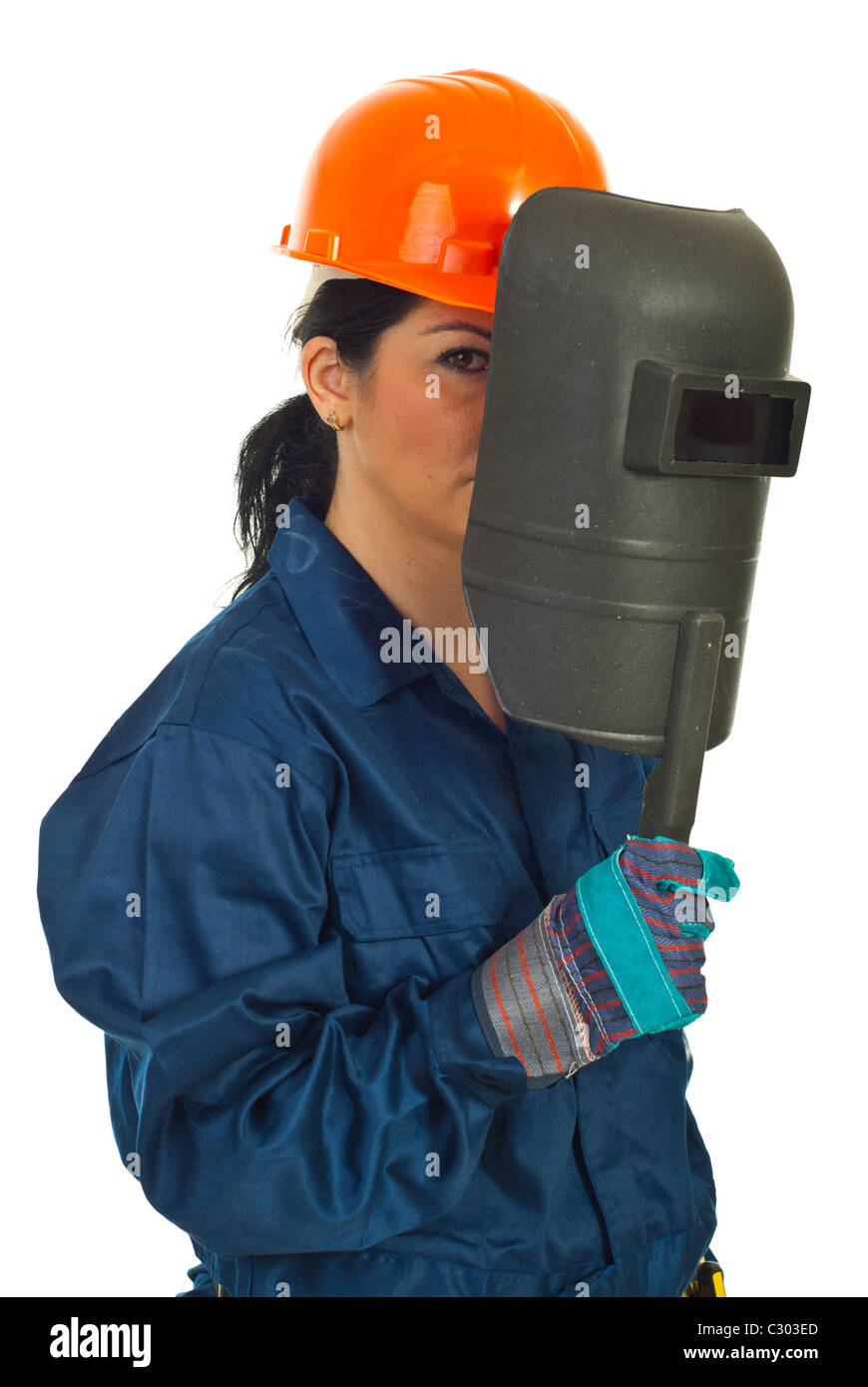 Mujer joven con guantes de máscara de soldador y herramientas de