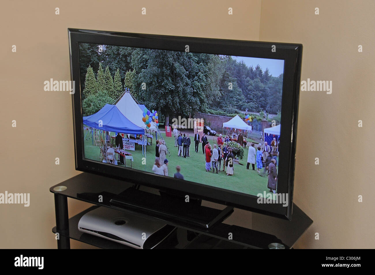 Televisor LCD panorámico de alta definición. Foto de stock