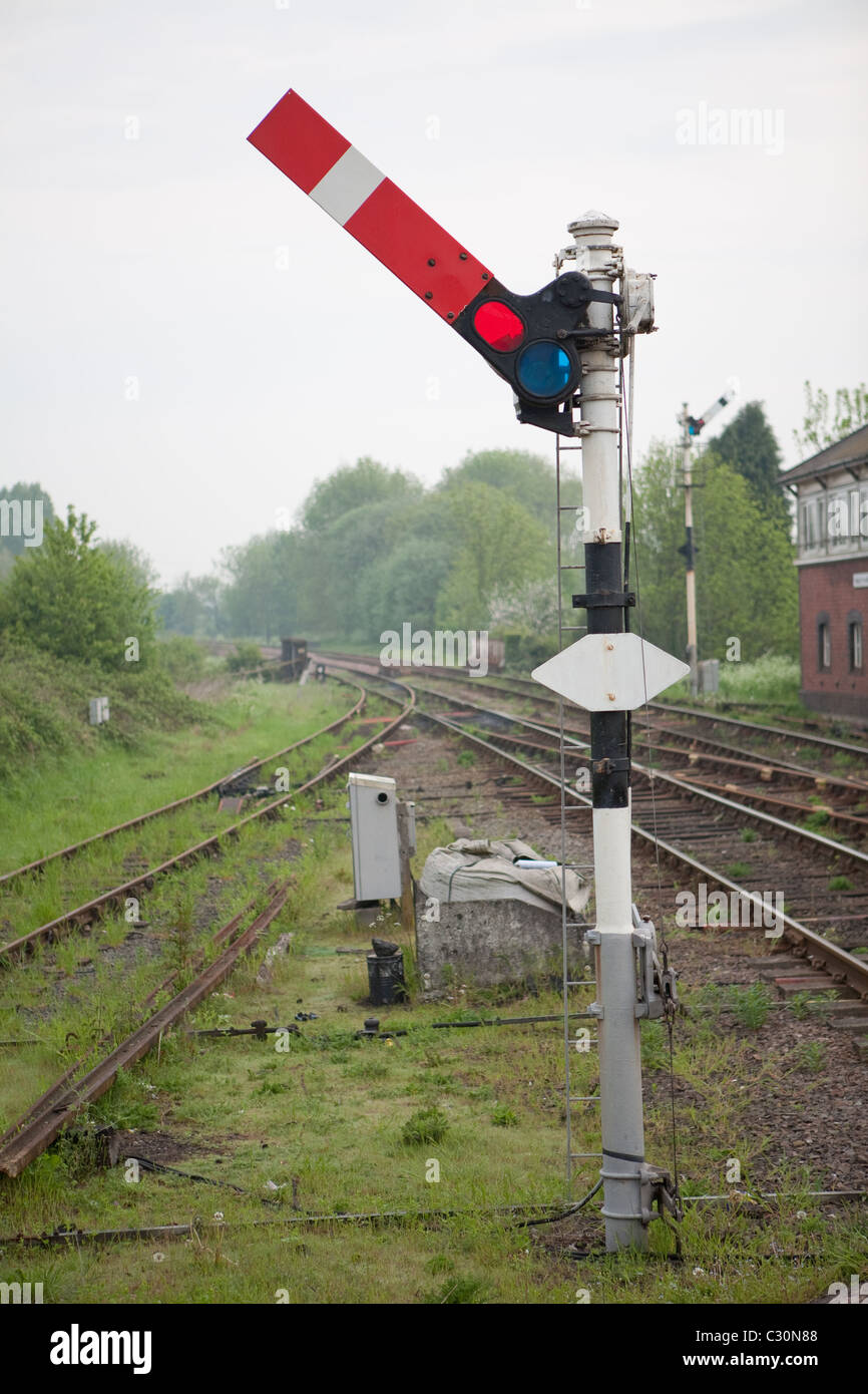 Viejas señales mecánicas ferroviarias fotografías e imágenes de alta  resolución - Alamy