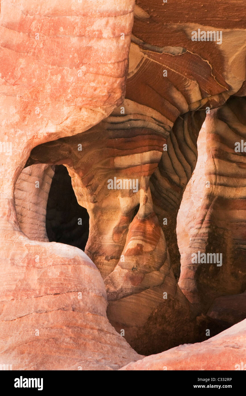 Patrones de arenisca, Petra, Ciudad de Piedra Nabataean Jordania, PATRIMONIO DE LA HUMANIDAD Foto de stock