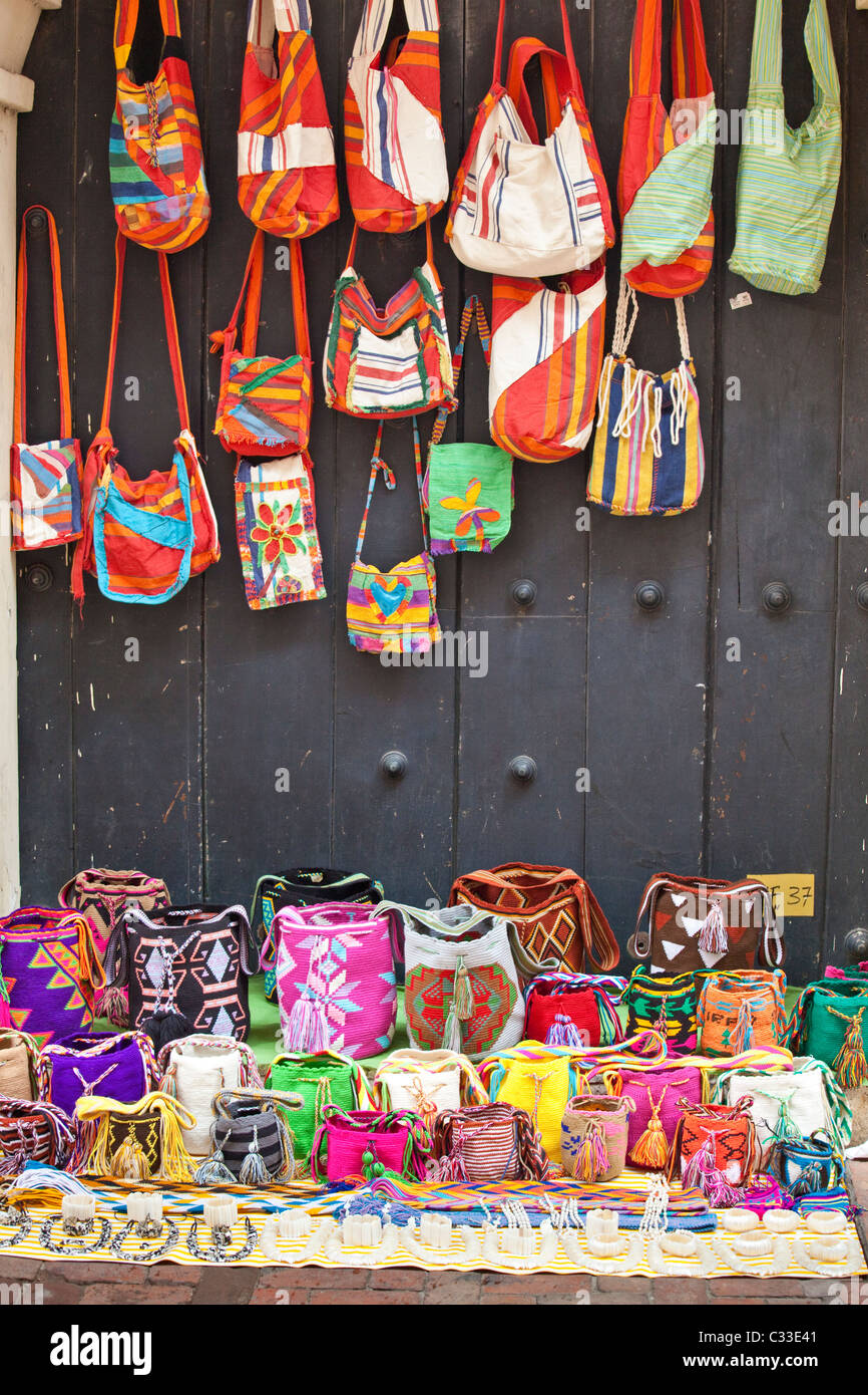 Souvenir souvenirs cartagena colombia fotografías e imágenes de alta