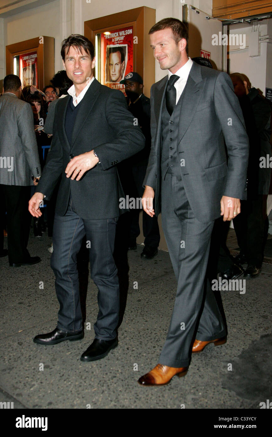 Tom Cruise y David Beckham, dejando el Schoenfeld theatre después de ver  'Todos mis hijos' La Ciudad de Nueva York, EE.UU. - Anthony 26.11.08  Fotografía de stock - Alamy