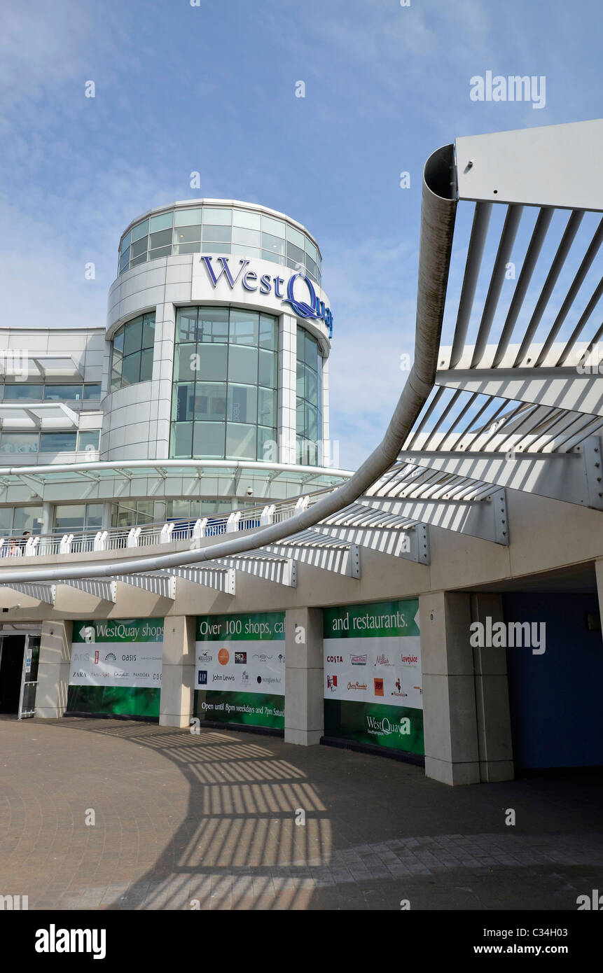 Centro comercial west quay fotografías e imágenes de alta resolución