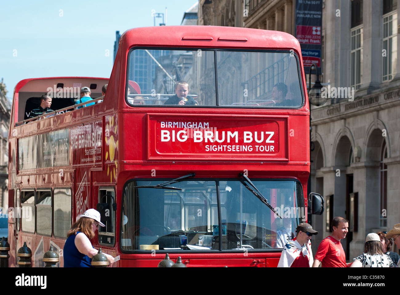 Autobús turístico en Birmingham Fotografía de stock - Alamy