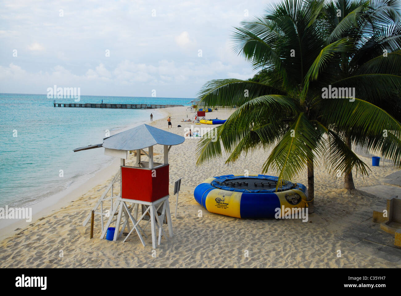 La playa Doctors Cave Beach Club de baño privado en Montego Bay, Jamaica Foto de stock