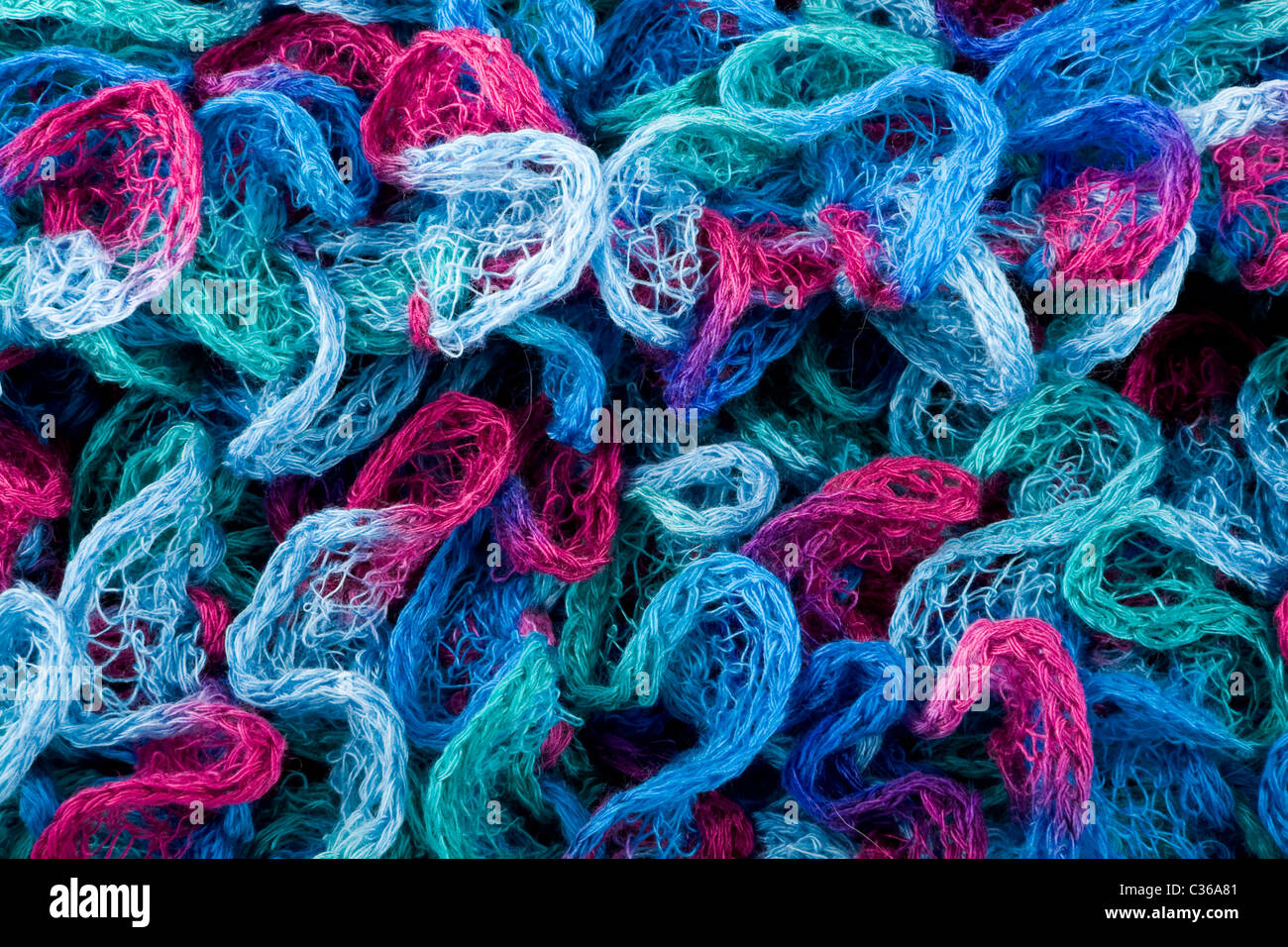 Hecha a mano bufanda multicolor Foto de stock