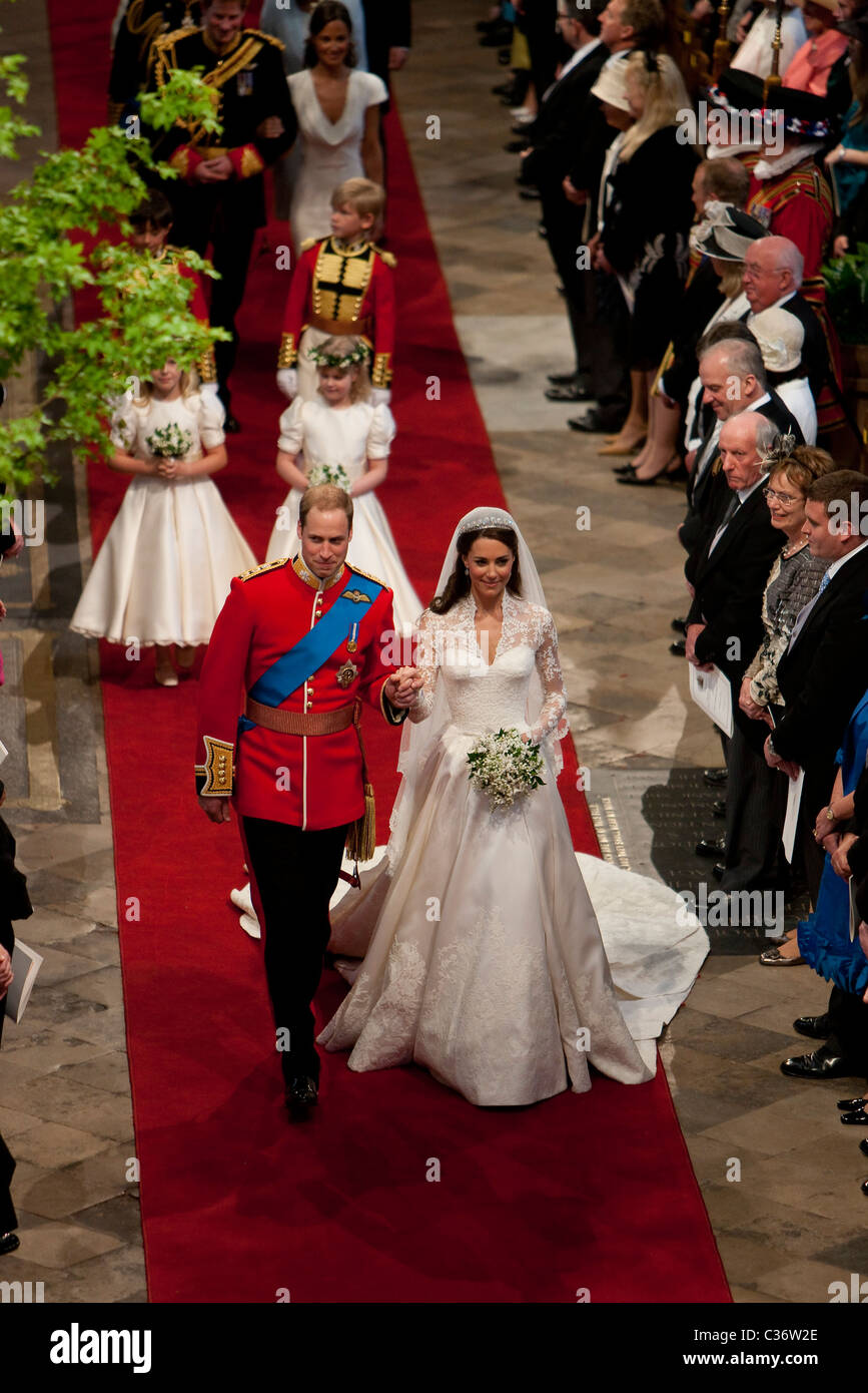 El príncipe Guillermo de Gran Bretaña se casa con Catalina Middleton en un servicio de bodas en la Abadía de Westminster en Londres Foto de stock