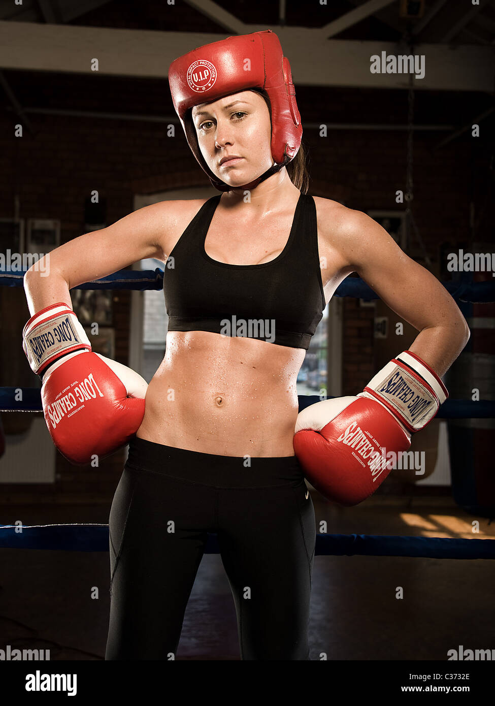 Women boxing fotografías e imágenes de alta resolución - Alamy