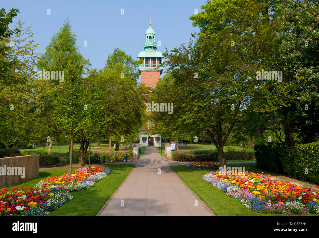Loughborough War Memorial Carillon y Queens park Loughborough Leicestershire Inglaterra GB Europa UE Foto de stock