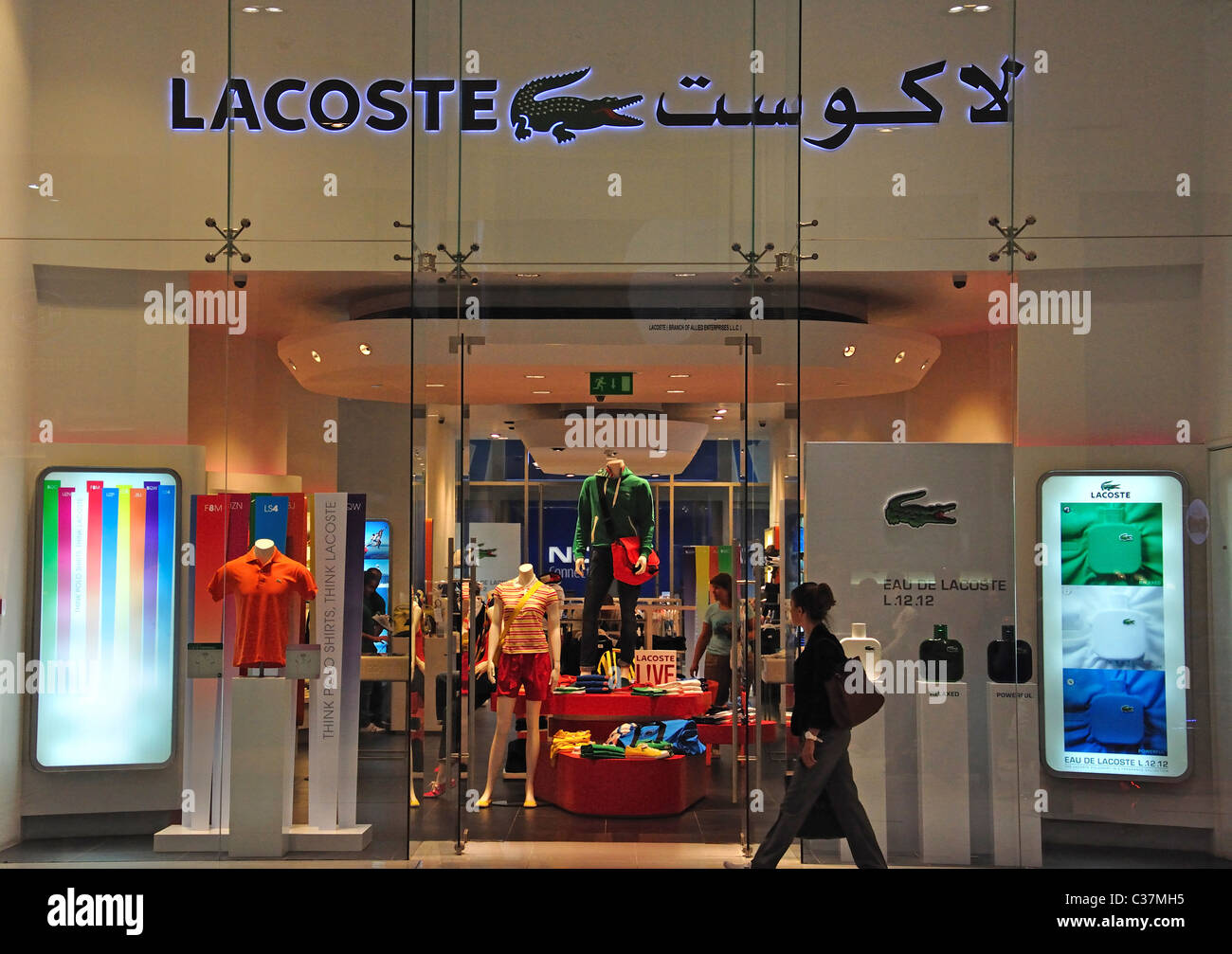 Lacoste Store, el Dubai Mall, el centro de Dubai, el Centro Comercial,  Dubai, Emiratos Árabes Unidos Fotografía de stock - Alamy