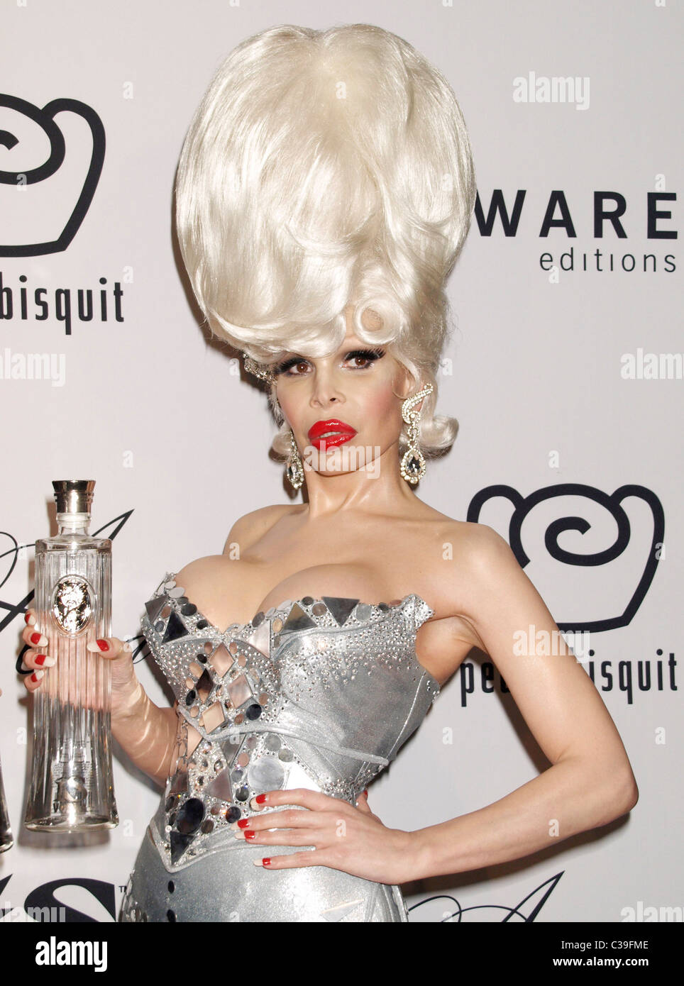 Transexuales actriz Amanda Lepore lanza su nueva edición limitada perfume,  eau de parfum Amanda en el Hiro Ballroom Nueva York Fotografía de stock -  Alamy