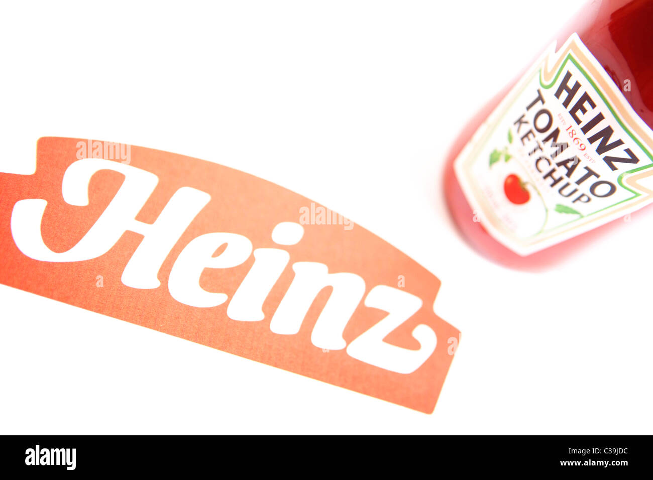 Imagen ilustrativa de la Heinz logotipo y su ketchup. Foto de stock