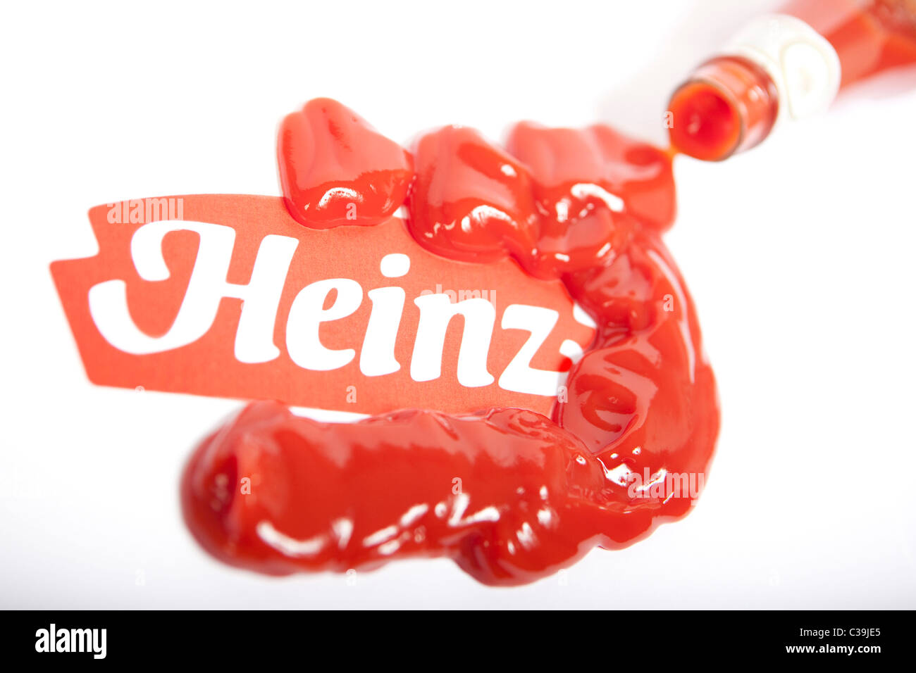 Imagen ilustrativa de la Heinz logotipo y su ketchup. Foto de stock