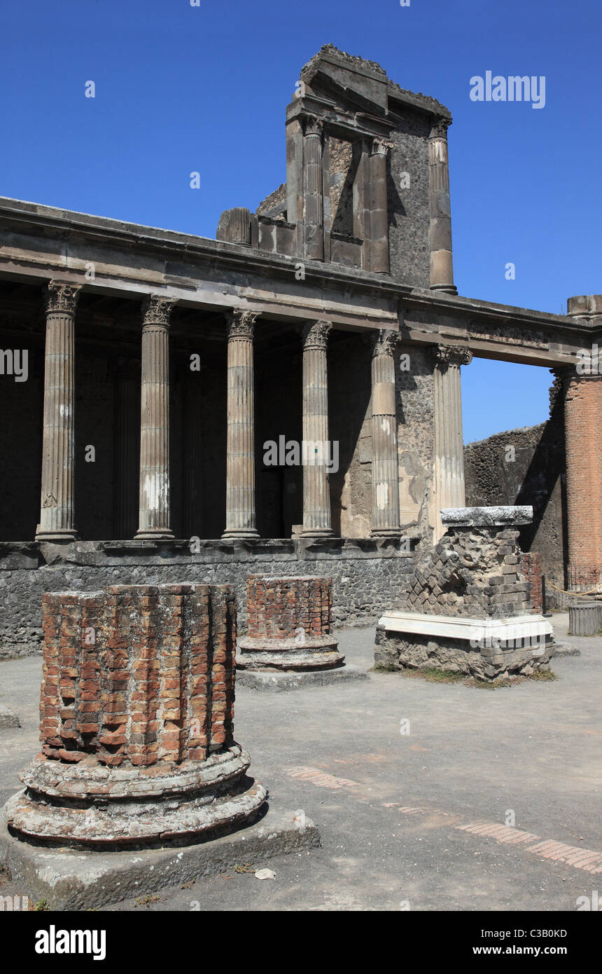 El Foro Basílica, Pompeya, Nápoles, Italia Foto de stock