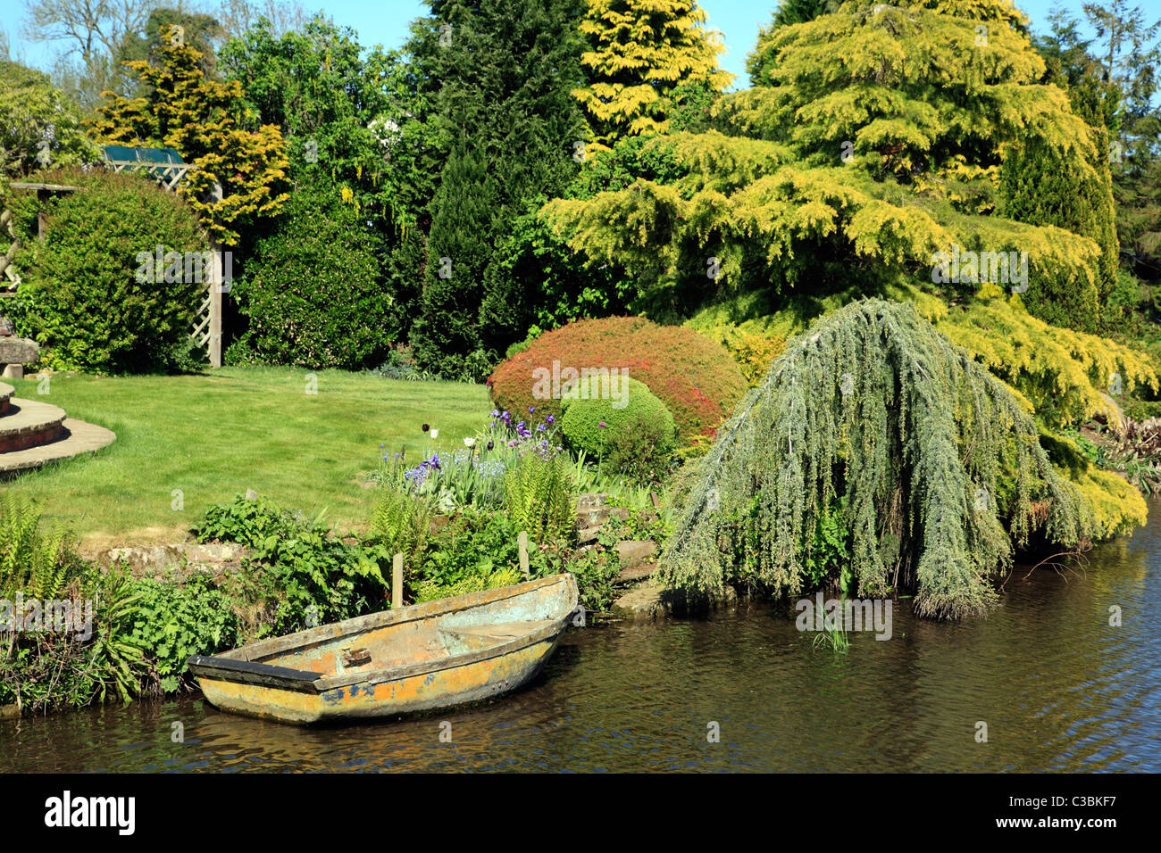 Lakeside Garden Beeston Cheshire, Inglaterra, Reino Unido Reino Unido UE Europa Foto de stock