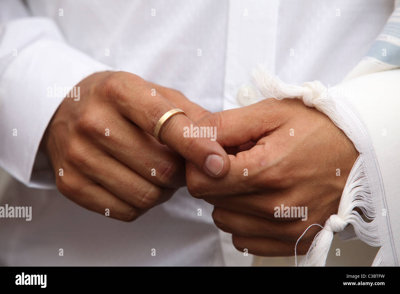 El anillo de bodas boda judía Fotografía de stock - Alamy