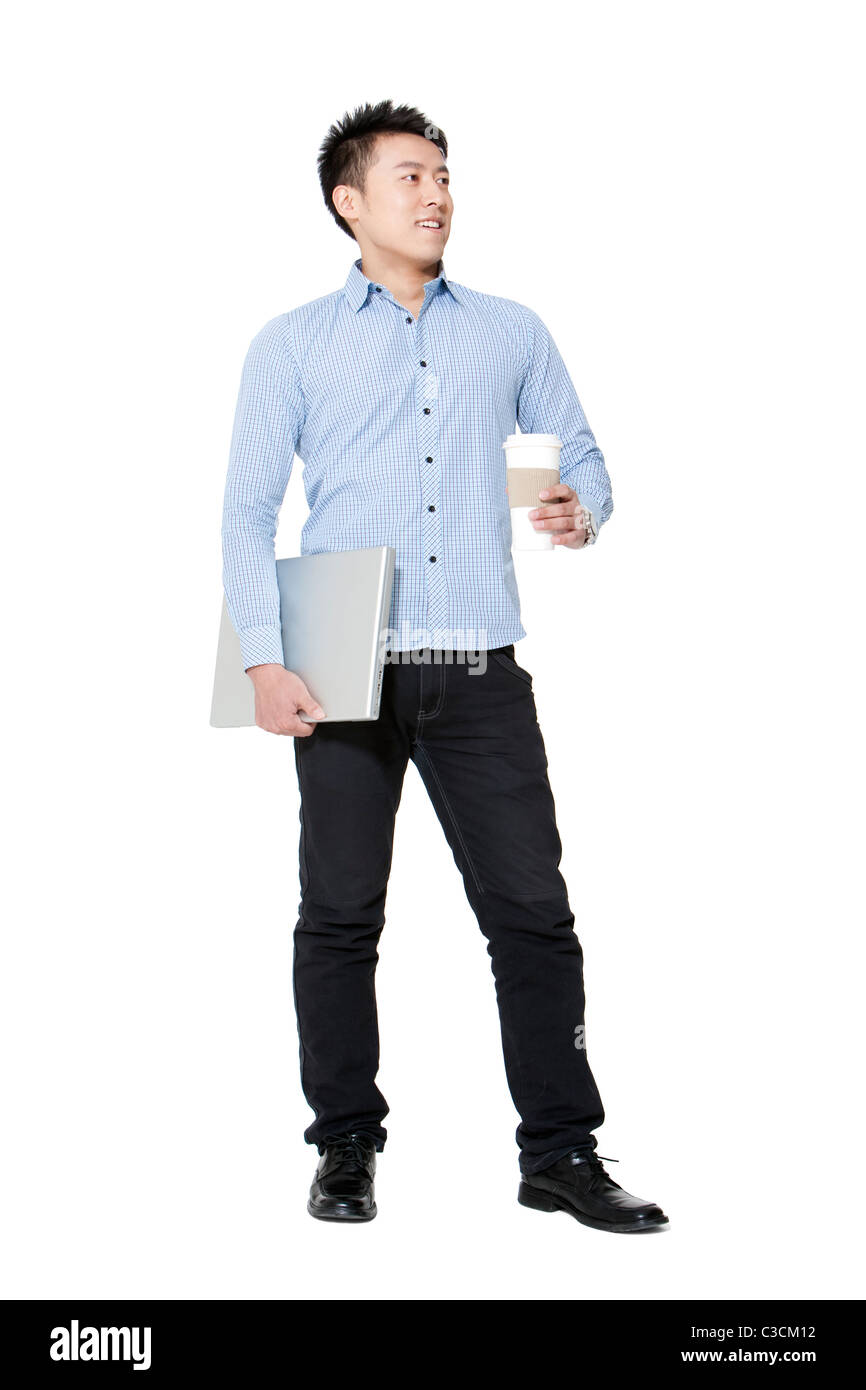 Hombre en ropa casual para trabajar la lectura Fotografía de stock - Alamy