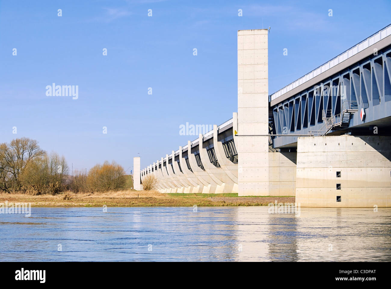 Trogbruecke Magdeburg - Magdeburg puente acuático 10 Foto de stock