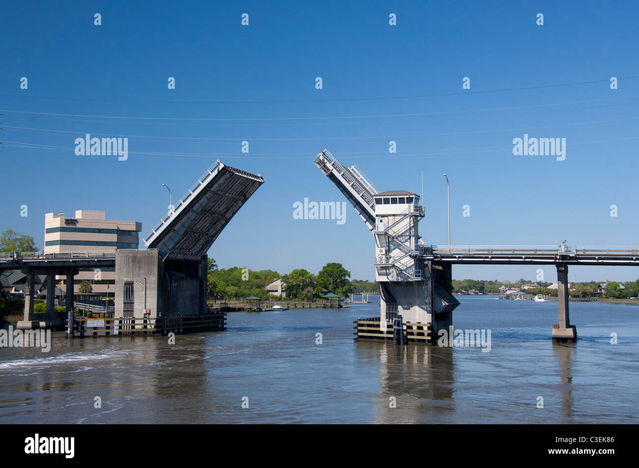 Carolina del Sur. Intracoastal waterway entre Beaufort & Charleston, el puente levadizo. Foto de stock